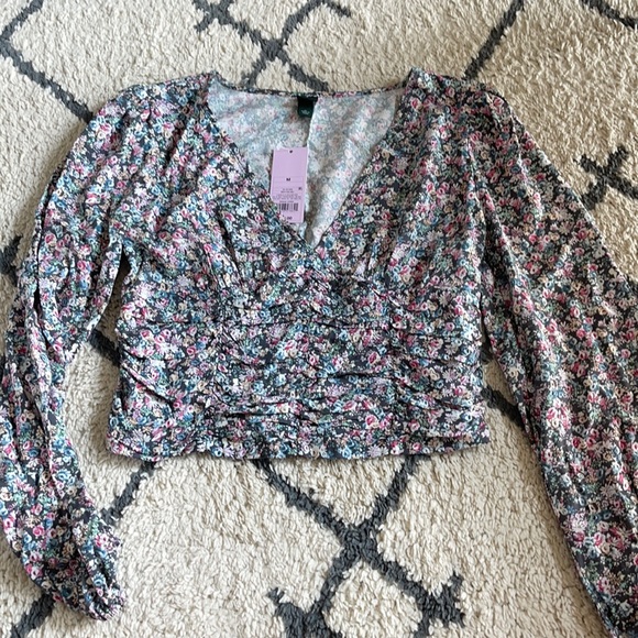 SOLD Floral crop top blouse - Picture 1 of 4